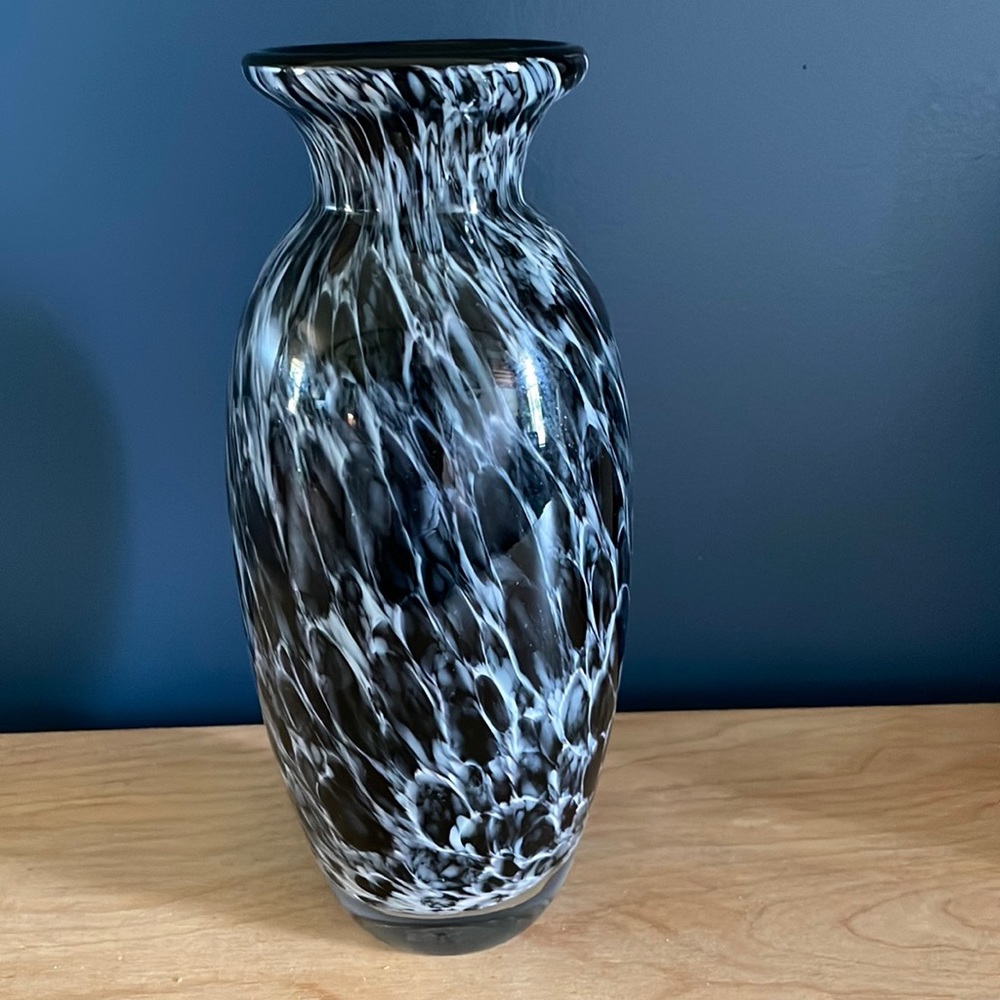 Black White Glass Vase